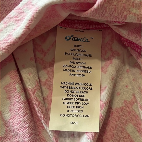 Ibkul Kimberly Print Long Sleeve Polo Quarter Zip in Pink/White Houndstooth - Picture 6 of 12